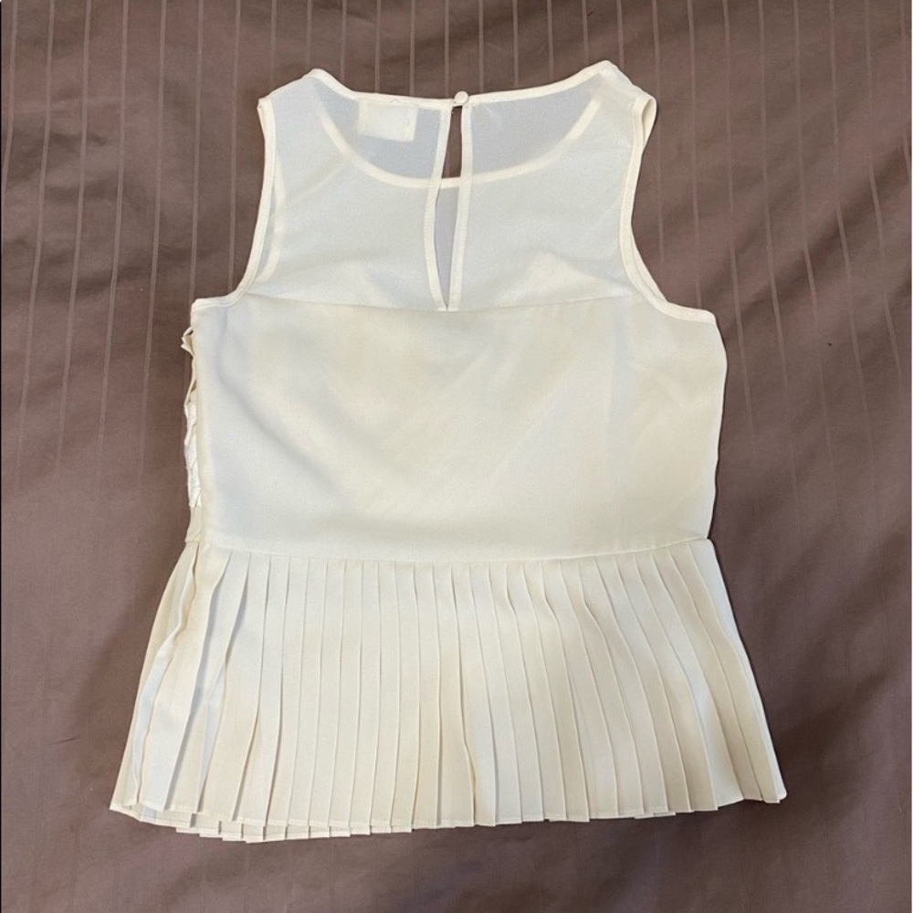 Pins and Needles Sleeveless Pleated Lace Peplum Top - Picture 4 of 8